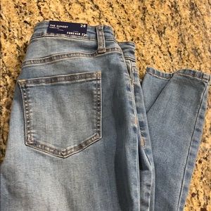 Brand new skinny jeans SIZE 28